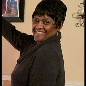 Meet your Posher, Lora